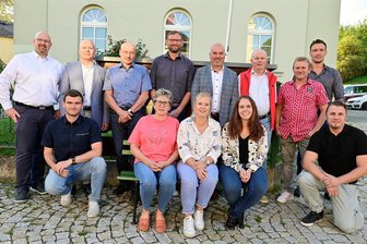 Bad Brambach: Der neue Vizebürgermeister ist ein alter Bekannter - Der neugewählte Gemeinderat von Bad Brambach mit Amtsverweser Torsten Schnurre (FDP, hinten links).