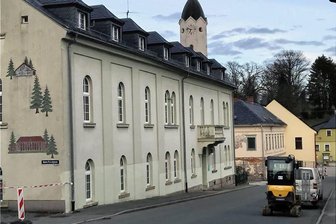Bad Brambach hält an Schaukästen für Informationen fest - Die Gemeindeverwaltung Bad Brambach (Foto) wird Informationen außer online auch weiter analog verbreiten.