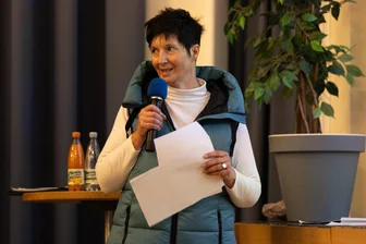 Bad Brambacher applaudieren Frau der Zahlen - Legte zur Einwohnerversammlung in Bad Brambach viele Zahlen zur finanziellen Lage des Kurortes vor: Kämmerin Silke Weber von der Gemeindeverwaltung.