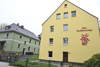 Bad Brambacher Kindergarten erhält neues Spielgerät - Die Kita Quellenzwerge erhält ein Spielgerät der Stiftung Kinderförderung von Playmobil.