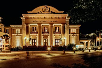 Bad Elster: Liedermacher präsentiert Metapher-Jonglagen auf der Theaterbühne - 