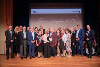 Bad Elster: Warum die große Gala dem Vogtlandkreis keinen Cent kostet - Zur Ehrenamtsgala 2023 zeichnete der Vogtlandkreis 18 Preisträger im Königlichen Kurhaus Bad Elster aus.