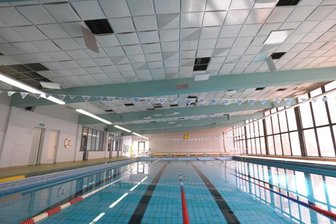 Bad-Fassade in Bernsdorf beschmiert -