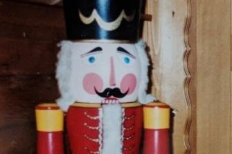 Bad Schlema: Gestohlener Nussknacker ist wieder da - Dieser Nussknacker ist nun wieder bei seinem Besitzer.