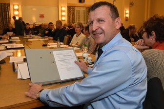 Bad Schlema hält an Fusionsplänen mit Aue fest - Bürgermeister Jens Müller bei der Gemeinderatsitzung am Dienstagabend.