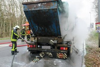 Bad Schlema: Lkw-Anhänger in Brand geraten -