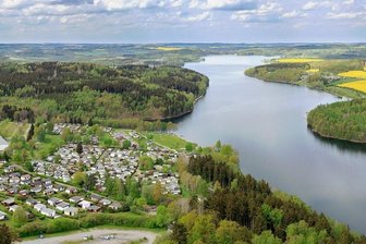 Badegewässer im Vogtland: So steht es um die Qualität - Bei Hitze vermehren sich in der Pöhl Blaualgen. Derzeit gibt es diesbezüglich allerdings keine Beanstandungen, sagt das Gesundheitsamt.