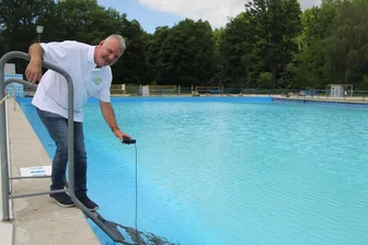 Baden oder nicht baden? Wetterbedingte Öffnungszeiten der Freibäder von Erdmannsdorf, Oederan und Freiberg - Thomas Wagner hat die Sommerparty für das Erdmannsdorfer Freibad wetterbedint verschoben.