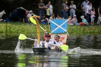 Badewannenrennen in Kuhschnappel - 