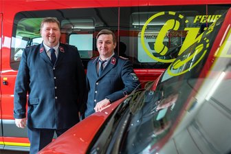 Bäche ohne Wasser und Überschwemmungen: So kämpft die Feuerwehr Seelitz dagegen an - Tobias Schiffner (r.) ist seit Februar neuer Gemeindewehrleiter von Seelitz, Matthias Kuroczka stellvertretender Gemeindewehrleiter.