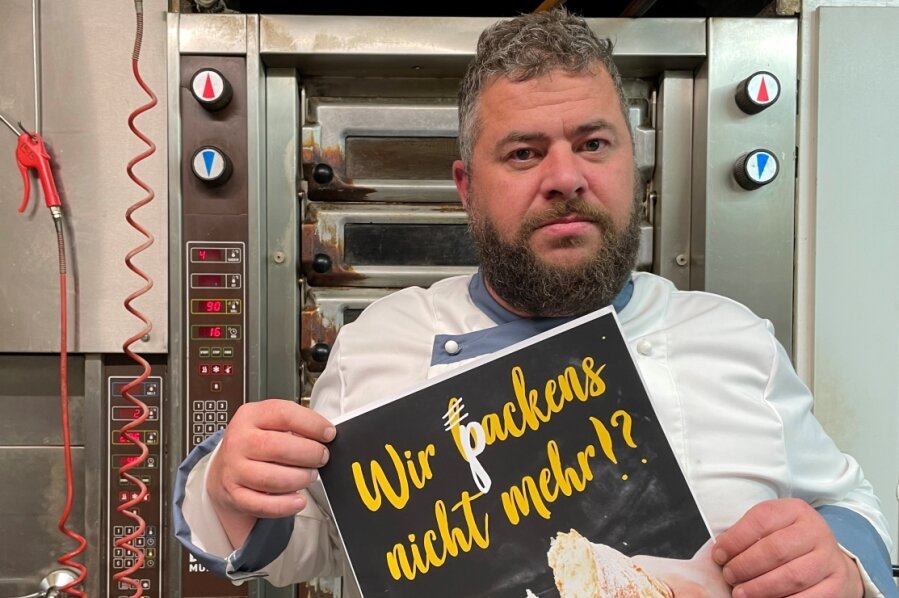 Bäcker sind sich einig: "Ein Brot für 8 Euro - das geht nicht!" - Bäckermeister Pierre Kittel treibt die aktuelle Situation um und viele seiner Berufskollegen geben ihm recht. Ein guter Freund von ihm habe das in einem sehr treffenden Plakat umgesetzt, das er zeigt. 
