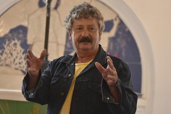 Bäcker spendet für Becker: Adorfs Bürgermeister perplex - Der Adorfer Konditormeister finanziert mit einer Großspende ein Reinhold-Becker-Denkmal.