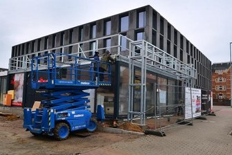 Bäckerei am Medienzentrum bald fertig - Die Baustelle der Bäckerei Illgen an der Bahnhofstraße in Mittweida. Neben dem Zentrum für Medien und Soziale Arbeit der Hochschule wird derzeit ein Pavillon errichtet. 