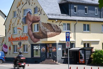 Bäckerei in Limbach-Oberfrohna öffnet nach Schließung: Aus Schaarschmidt wird Schäfers - Blick auf die Bäckerei Schaarschmidt an der Burgstädter Straße Ecke Kreuzeiche.