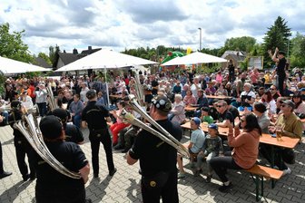 Bäckerei Stölzel: Das sind die Gründe für die Absage des Rochlitzer Männertagsgrills - Im Vorjahr feierten Hunderte, wenn nicht Tausende Gäste auf dem Areal der Bäckerei Stölzel.