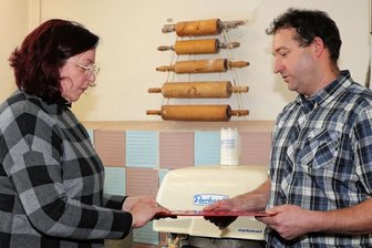 Bäckermeister aus dem Erzgebirge konfrontiert Politikerin mit Sorgen - FDP-Bundestagsabgeordnete Ulrike Harzer bei Bäckermeister Rico Müller in Breitenbrunn. Sie diskutierten vor allem über aktuelle Finanz- und Energiepolitik und deren Auswirkungen auf den Mittelstand. 