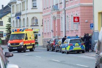 Bärenstein: Überfall auf Jugendliche - An der Oberweisenthaler Straße in Bärenstein sind drei Jugendliche bei einem Überfall leicht verletzt worden.