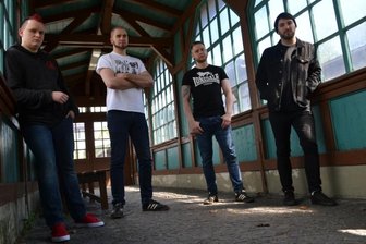 Bärensteiner zeigen mit Punkrock klare Kante gegen rechts - Gitarrist Möörcy, Sänger Mimsy, Schlagzeuger und Sänger Flo sowie Bassist und Sänger Peter (von links) sind Endstation Chaos. 