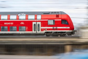 Bahn-Regionalchef: 90 Prozent Pünktlichkeit sind das Ziel - DB Regio zählte im April deutlich mehr Fahrgäste als im Vorjahresmonat. (Archivbild)