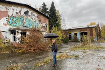 Bahnbetriebswerk Reichenbach: Mülldeponie-Gerüchte machen die Runde - was dran ist - Rundgang auf dem Gelände es einstigen Bahnbetriebswerks. Die Spuren der Ibug an den Bahnruinen sind noch immer zu sehen - dazugekommen sind welche von ungebetenen Gästen.