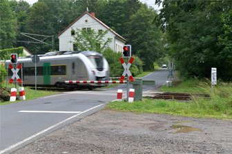 Bahnfahrer aus Freiberg aufgepasst: Drei Tage lang ist vieles anders - Von Samstag bis Montag fahren auf der Strecke zwischen Freiberg und Chemnitz beziehungsweise Dresden, das Foto entstand bei Kleinschirma, die Züge der Mitteldeutschen Regiobahn anders. Teils gibt es Schienenersatzverkehr.