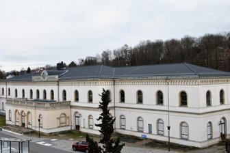 Bahnhof Crimmitschau: Stadt drückt aufs Tempo - Blick auf das Crimmitschauer Bahnhofsgebäude, in das wieder Leben einziehen soll. 