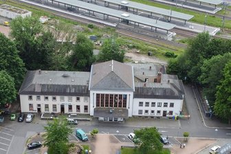 Bahnhof Flöha: Sanierung der Eingangshalle hat begonnen - Die Bauarbeiten an der Eingangshalle des Bahnhofes in Flöha haben am Montag begonnen.