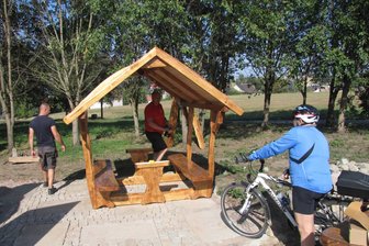 Bahnhof Geringswalde wird zum Bikertreff: Am Grill gibt es Neues zum kreativen Projekt - Ziel des Harthaer Heimatvereins bei einer Wanderung wird der Rastplatz Bahnwärterhäuschen in Geringswalde sein.