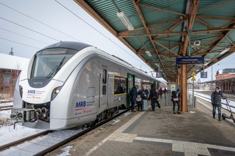 Bahnhof Mittweida: Das sagen Fahrgäste zu den Umbauplänen der Deutschen Bahn - Der Bahnhof in Mittweida soll bis 2031 barrierefrei ausgebaut werden. Derzeit stellt er für Menschen mit eingeschränkter Mobilität oder viel Gepäck ein Problem dar.