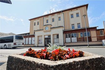 Bahnhof Werdau: Bis zum Jahresende sollen alle Gebäude verschwunden sein - Der Gebäudekomplex des Bahnhofes Werdau soll nun zum Jahresende verschwunden sein.