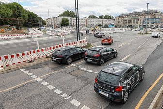 Bahnhofstraße in Chemnitz: Arbeiten dauern ein halbes Jahr länger - Der Umbau der Kreuzung Bahnhofstraße/Zschopauer Straße wird sich um Monate länger hinziehen als zunächst geplant. 