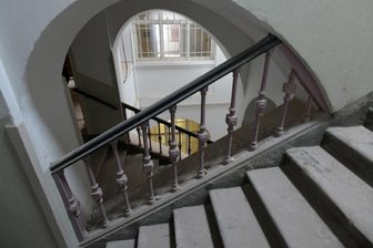 Bahnhofsumbau in Freiberg: Gaststätte bleibt im Erdgeschoss - Die beiden Treppenhäuser im Freiberger Bahnhofsgebäude werden jeweils durch einen Lichtschacht erhellt. Das soll auch nach dem geplanten Umbau so bleiben, fordert der Denkmalschutz.