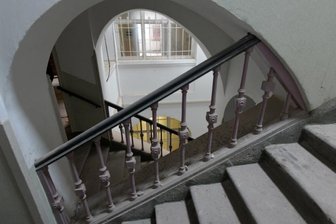 Bahnhofsumbau soll bis 2025 dauern - Die beiden Treppenhäuser im Freiberger Bahnhofsgebäude werden jeweils durch einen Lichtschacht erhellt. Das soll auch nach dem geplanten Umbau so bleiben, fordert der Denkmalschutz.