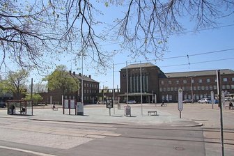 Bahnhofsvorplatz: Arbeiten zur Verschönerung abgeschlossen - Die Bauarbeiten zur Verschönerung des Zwickauer Bahnhofsvorplatzes für sächsische Landesausstellung sind abgeschlossen.