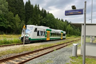 Bahnposse im Vogtland: So sieht die Problemlösung aus - Bahnhof Zwotental: Auf Gleis 2 kann ab 1. September wieder ein- und ausgestiegen werden.