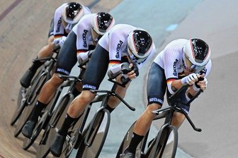Bahnrad-WM: Der schwierige Weg des Vierers bis zur Spitze - Der deutsche Vierer mit Theo Reinhardt, Tobias Buck-Gramcko, Nicolas Heinrich und Leon Rohde fuhr bei der aktuellen WM auf den siebenten Rang. Das Team ist langfristig auf die Olympischen Spiele 2024 fokussiert, will dann um Edelmetall kämpfen.