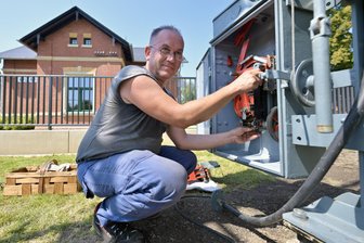 Bahnsignale erinnern an Schmalspurbahn in Wilkau-Haßlau - Dirk Endrullat hat die mechanischen Signale zur Verfügung gestellt.