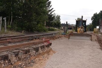 Bahnstation Voigtsgrün bleibt vorerst nur Bedarfshalt - Derzeit steht in Voigtsgrün nur ein Bahnsteig zur Verfügung. Daher kann nur ein Zug am Haltepunkt halten. Das soll sich wieder ändern. 