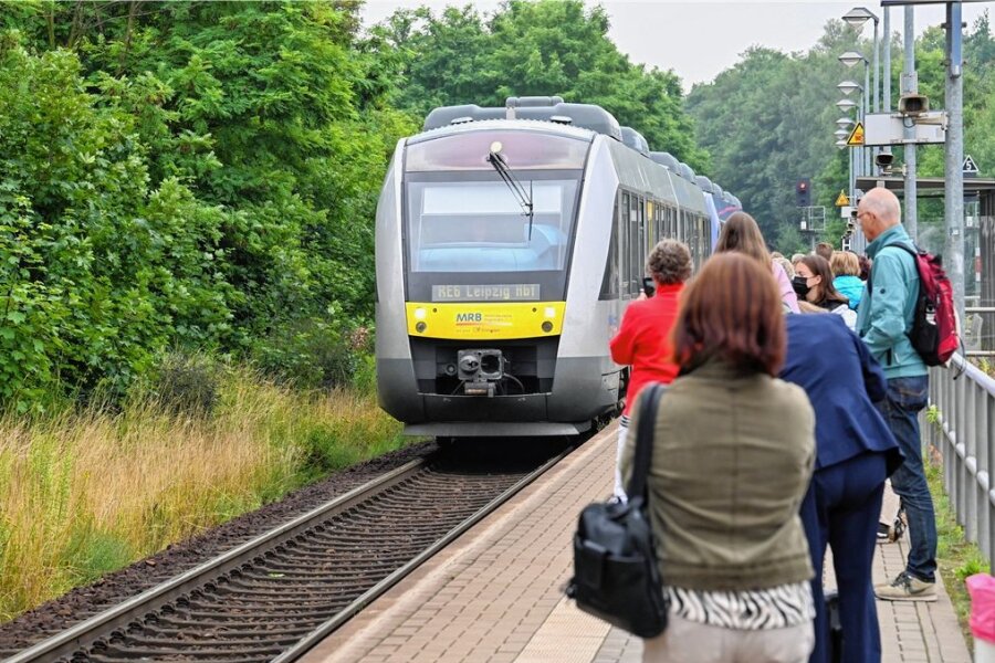 Bahnstrecke Chemnitz-Leipzig: 2,6 Kilometer bleiben eingleisig - Hier fehlt das zweite Gleis: Der Bahnhof in Burgstädt auf der Bahnstrecke Chemnitz-Leipzig.