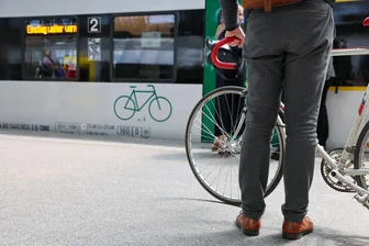 Bahnstrecke Chemnitz-Leipzig: Ersatzfahrplan wegen Zugmangel - Auf der Bahnstrecke Leipzig-Chemnitz gibt es ab Sonntag vorübergehende Änderungen im Fahrplan. (Archivbild)