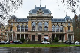 Bahnverbindung von Aue nach Karlsbad gestrichen? Erzgebirgern gelingt unmöglich geglaubte Fahrt - Eine Gruppe des Auer Kulturbundes wollte nach Karlsbad. Das war einfacher als anfangs gedacht.