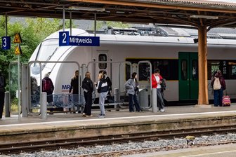 Bahnverkehr von Mittweida nach Riesa: Ab Freitag gilt Schienenersatzverkehr - In Mittweida kann man weiter in den Zug einsteigen, ab Waldheim fahren Busse.