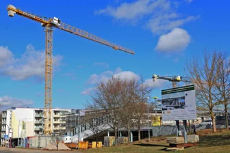 Baikal-Center in Zwickau: Einzug von Edeka-Markt verzögert sich - Baikal-Center in Zwickau-Neuplanitz: Nach den witterungsbedingten Einschränkungen zu Jahresbeginn, die zu erheblichem Zeitverzug geführt haben, nimmt die Baustelle jetzt wieder Fahrt auf.