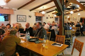 Bald gibt es wieder frische Brötchen in Langenau - Etwa 50 Bewohner aus Brand-Erbisdorfer Ortsteilen haben mit dem Verein über die Verbesserung der Nahversorgung debattiert.