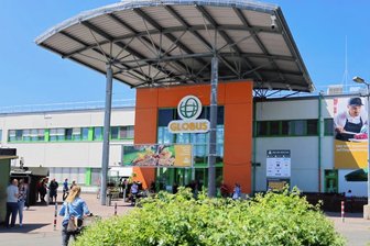 Bald im Zwickauer Globus: Nach Büchern auch Kleider tauschen? - Im Zwickauer Globus-Markt könnte bald ein Schrank stehen, in dem gebrauchte Kinderkleider getauscht werden. 