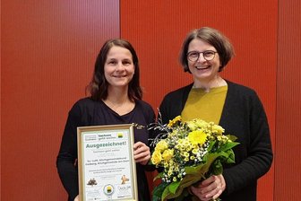Bald in Freiberg: Wenn Kurfürst Moritz von seinem Sockel steigt - Jana Tschapek, Leiterin des Büros Musik und Tourismus am Freiberger Dom, und Domführerin Sabine Lohmann (v. l.) wurden mit der Domgemeinde für ihr touristisches Vorhaben beim Landeswettbewerb ausgezeichnet.