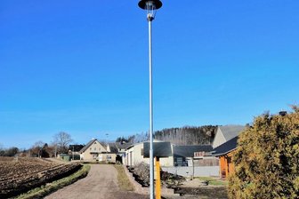 Bald wird es nachts zappenduster in Oederan - Oederan spart Energie und schaltet nachts stundenweise die Straßenbeleuchtung ab. Hier moderne LED-Leuchten in der Alten Dorfstraße im Ortsteil Frankenstein. Foto: Knut Berger/Archiv