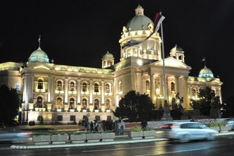 Balkan-Blues in Belgrad - Gedenken an Helden und Opfer des jüngsten Kosovo-Kriegs vor dem Parlament in Belgrad.