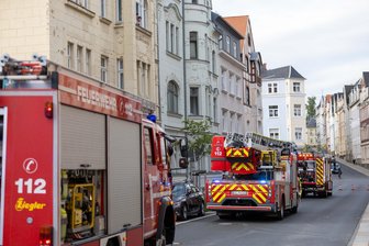 Balkonbrand in Freiberg: Polizei vermutet Zigarette als Brandursache - Gegen 19.40 Uhr hat es auf einem Balkon in der Freiberger Schönlebestraße gebrannt.