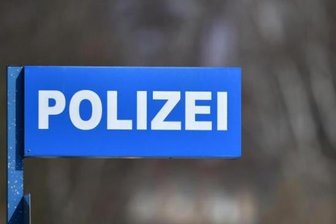 Balkone besprüht: Polizei greift drei Jugendliche auf - Die Polizei hat am Mittwochnachmittag drei Jugendliche in Zwickau gestellt, die Balkone eines Wohnblocks an der Moseler Straße beschmiert haben sollen.